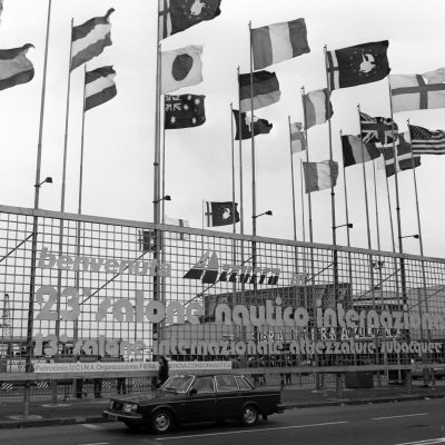 1983 - 23° Salone Nautico internazionale di Genova. Piazzale Kennedy, l’ingresso del Salone Nautico