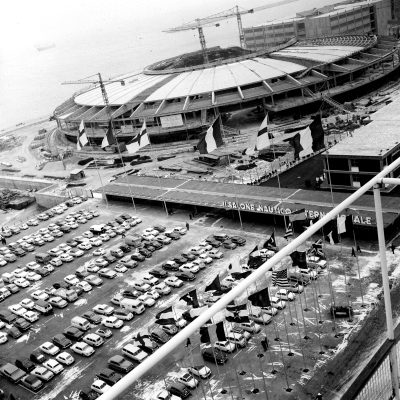 1963 - Ingresso del 2° Salone Nautico di Genova. 40.000 mq. l’area espositiva, 572 gli espositori complessivi - ben 204 dall’estero - 18 i Paesi rappresentati