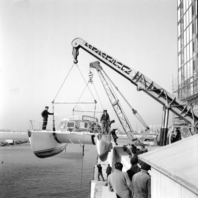 1963 - Il 2° Salone Nautico di Genova si è tenuto dal 2 al 12 febbraio. Per questa edizione viene occupato, oltre al padiglione C, anche il padiglione B da poco ultimato